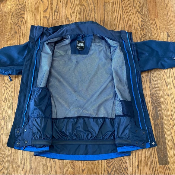 SOLD - North Face Men’s Blue Coat Medium - Picture 11 of 14